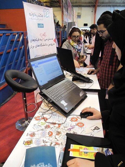 حضور پیروز پلتفرم آموزش آنلاین مکتب خونه در نمایشگاه کار دانشگاه شریف