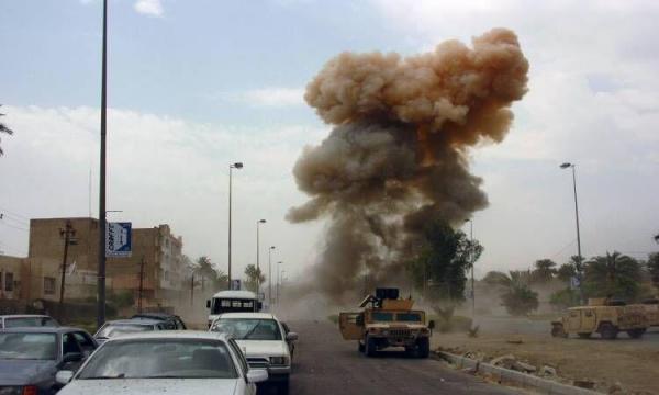 خبرنگاران انفجار بمب در جهت کاروان پشتیبانی ائتلاف بین المللی در عراق